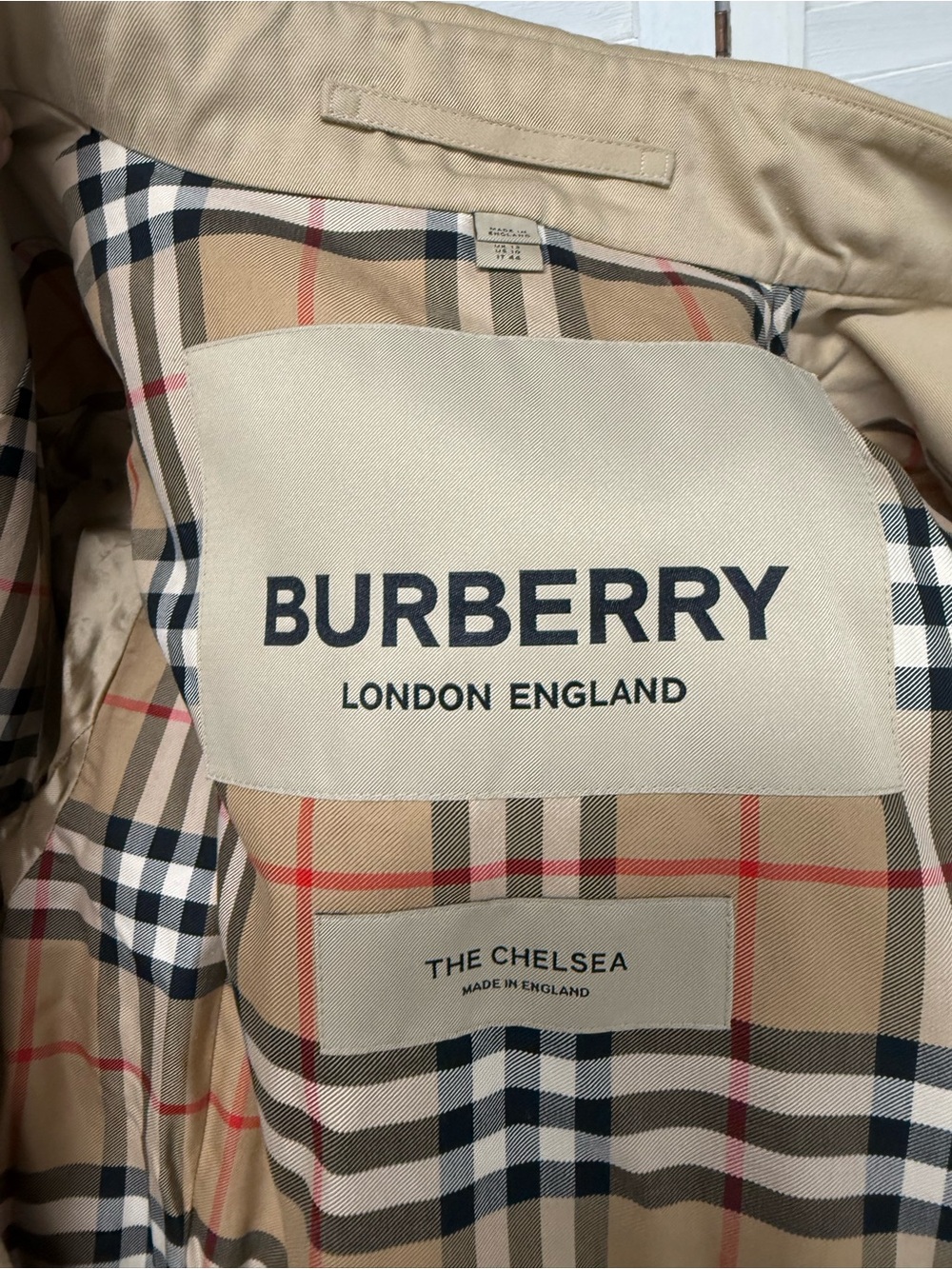 Burberry Honey-Beige Chelsea Heritage Trench Coat with Belt - Picture 12 of 16